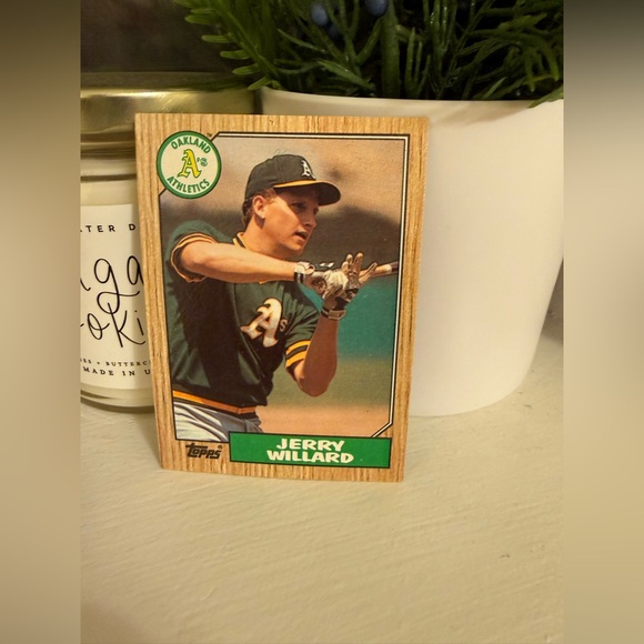 Topps Other - Topps Trading Card - Green and Yellow